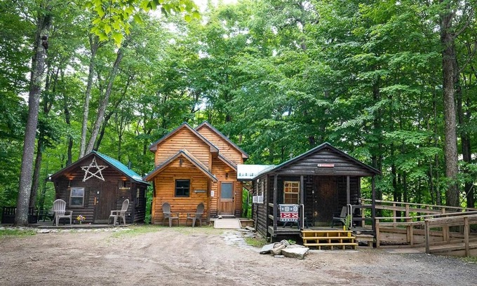 Warren Cabina | Three lovely Cabins nestled in the woods one minute from Sugarbush Resort