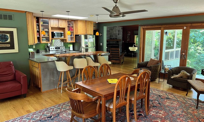 Three Oaks Casa | Three Oaks Creek House - Perfecto