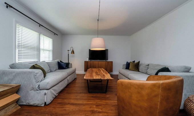 Three Oaks Casa | Three Oaks Home With Three Night Summer Min!