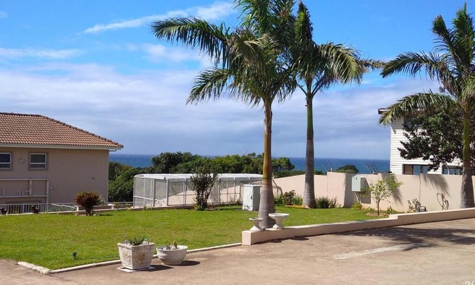Elysium Casa | Three on Freefall