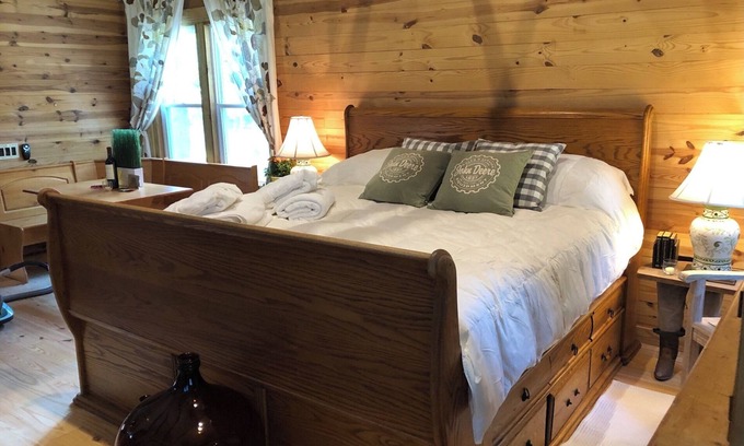 Lafayette Cama Y Desayuno | Three Private Cottages at Shoofly Farm with Heat/AC, fitness room, WiFi