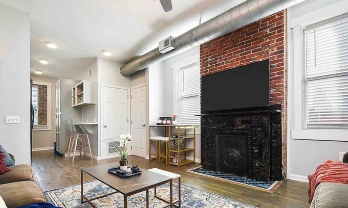 East Allegheny Casa | Three Private Units, Near Stadiums, Free Parking