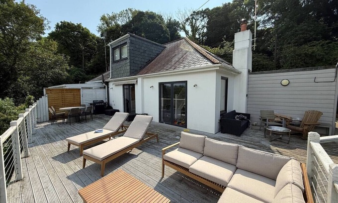 Fowey Cabaña | Three Quarter Cottage