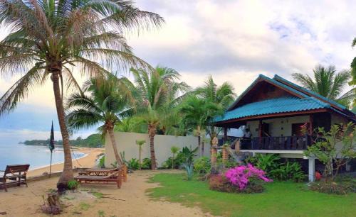 Ko Pha-ngan Casa | Three rare & private front beach villas