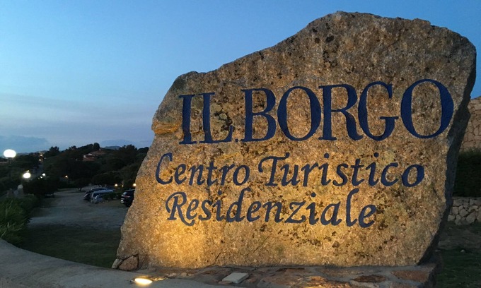Porto Pollo Apartamento | Apartamento con gran vista y terraza con jardín y barbacoa