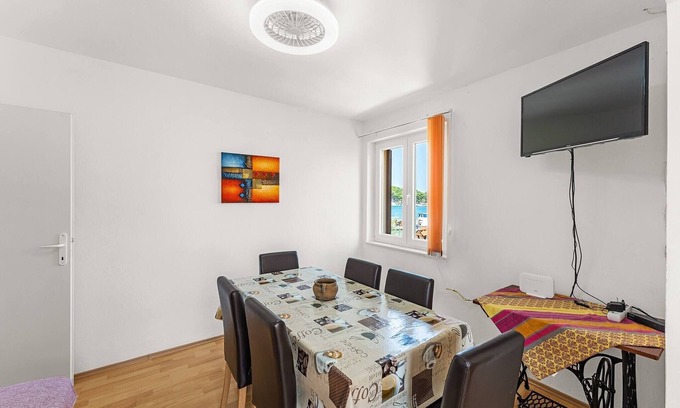 Kukljica Alquiler De Eote | Apartamento de tres habitaciones con vistas