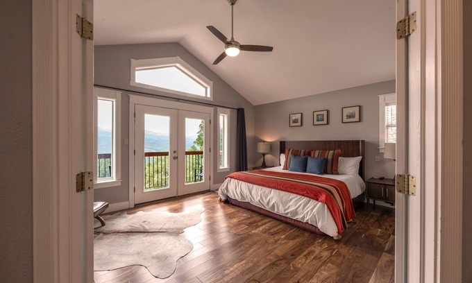Ruidoso Casa | Three-story home w/Awesome Views+Hot Tub+Game Room