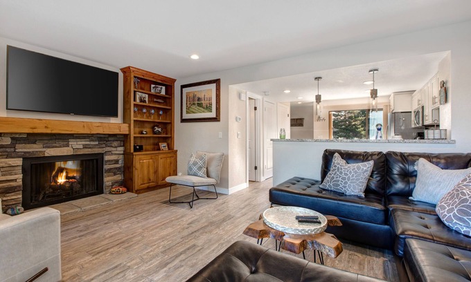Park Meadows Casa | Three-story townhome with private hot tub, gas fireplace, decks