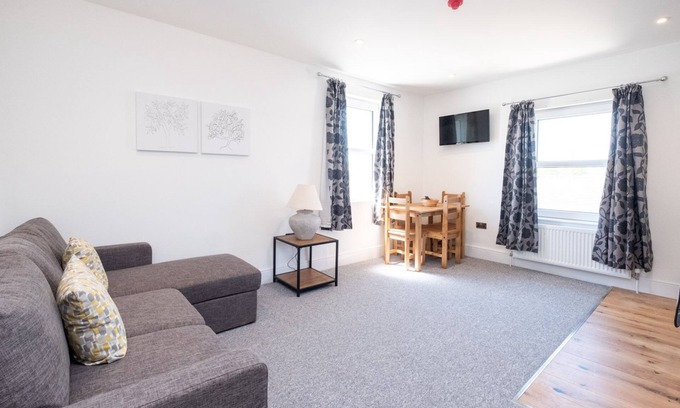 Pettistree Cabaña | Rowan - Three Tuns Apartments, Pettistree
