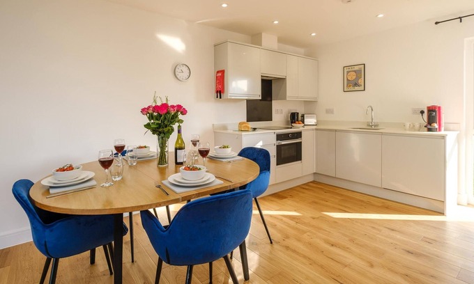 Pettistree Cabaña | Three Tuns - Garden Suite 2 - sleeps 4 guests in 2 bedrooms