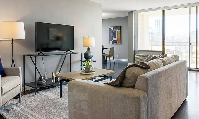 Fort Wayne Apartamento | ThreeRivers 2BD 1 - Dos Habitaciones Piso, Capacidad 3