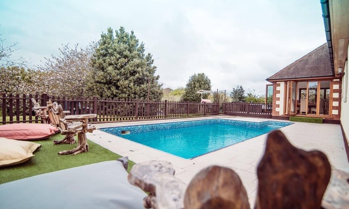 Martin Casa | Threeways Retreat with Heated Swimming Pool
