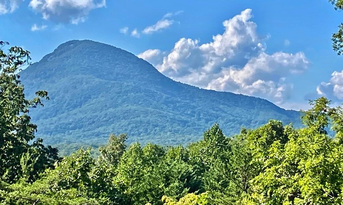 Cleveland Cabina | THUNDER RIDGE LODGE HAS AN AWESOME VIEW OF MT YONAH! Peace, privacy & seclusion.