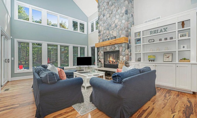 Fennville Casa | Thunder Road
