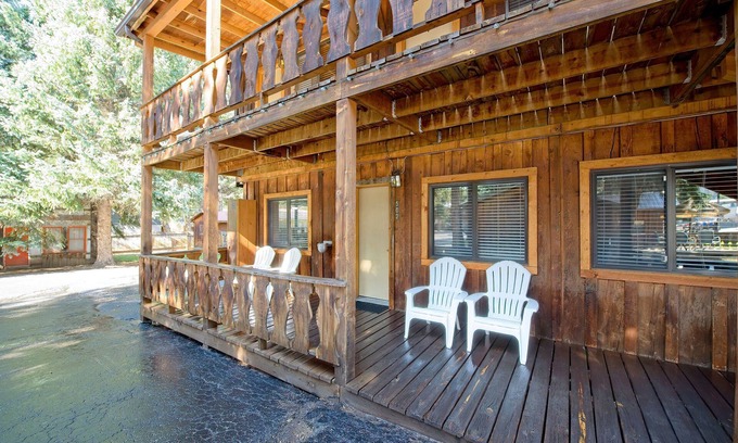 Red River Cabina | Thunderbird Lodge