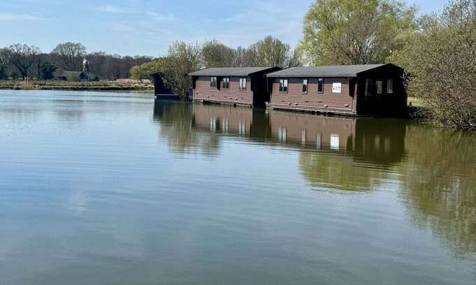 Smallburgh Alquiler De Eote | Thurne River Lodge Houseboat