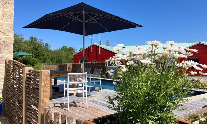 Finistere Cabaña | Ti an Aod-Breton beach house with heated pool for 10