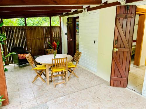Riviere-Sens Apartamento | Ti kaz houelmont studio vue jardin, proche plage de Rivière-Sens