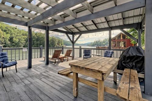 Clayton Casa | Tibors Landing on Lake Burton