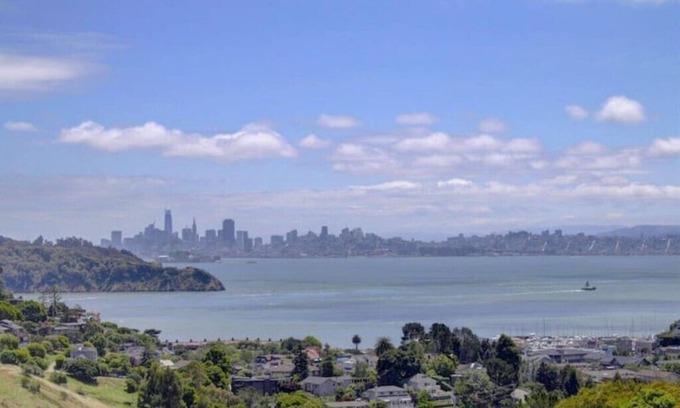 Belvedere Tiburon Condominio | Tiburon apartment with San Francisco Skyline view