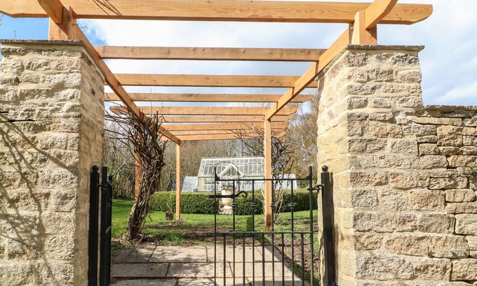 Inchbrook Casa | Tickmorend Farm