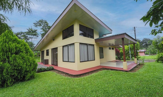 La Fortuna Casa | 4-bedroom house in delightful La Fortuna with WiFi, AC