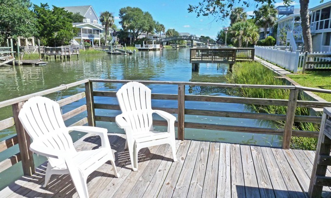 Pawleys Island Casa | Tidal Canal Beach House, Se admiten perros, Muelle, Porche proyectado, Fácil paseo a la playa