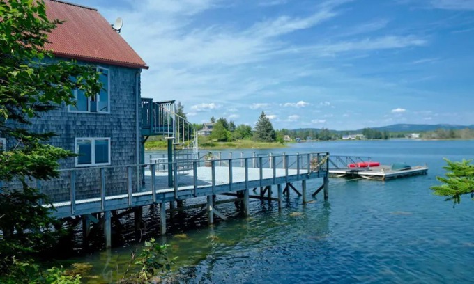 Bernard Casa | Tidewatch- harborside cottage, unparalleled views