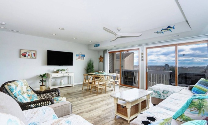 Southend Apartamento | TideWatch-Relax in Brigantine w/Views,Beach and Pool