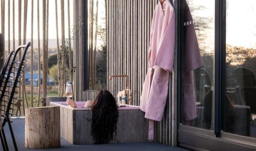 Chudleigh Casa | Tiers Rest - Romantic Bath & Fire Retreat on Cradle Mtn Way