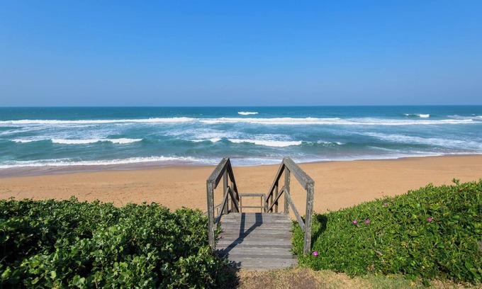 Umhlali Beach Casa | Tiffany Beach Salt Rock: A beautiful beach house, direct access to the beach.