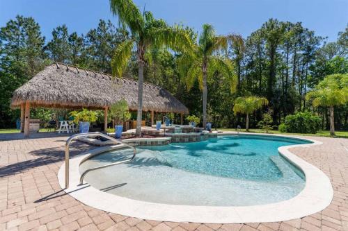 St. Augustine Casa | Tiki Bar & Heated Pool Jacuzzi Weddings and Events