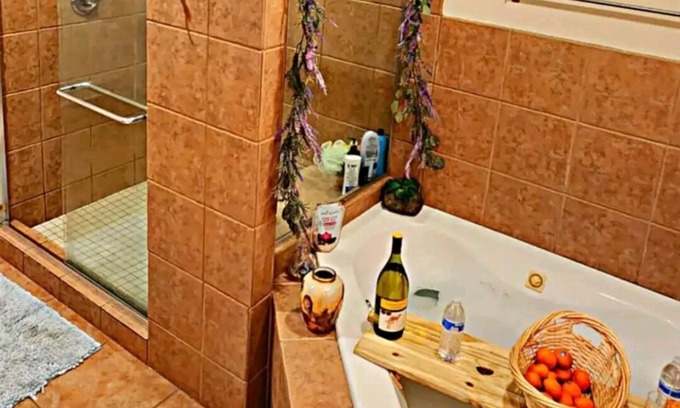 Downtown Baltimore Casa | Tiki bar jacuzzy and rooftop close to M&T stadium