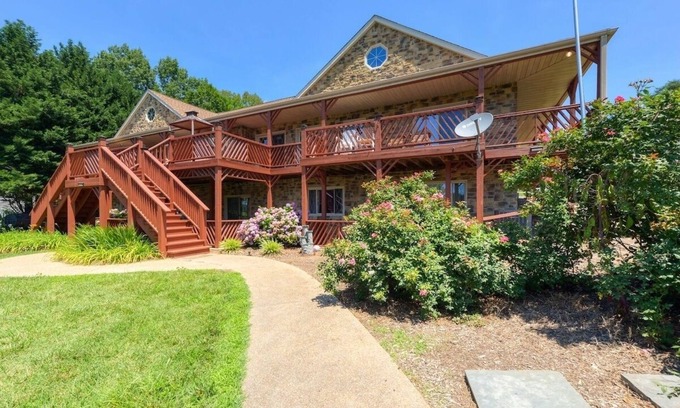 Mineral Casa | Tiki House, perfect large family getaway!