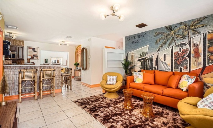 Flamingo Parks Casa | Tiki House Retreat