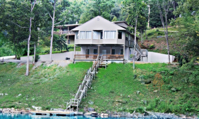 Big Creek Casa | Tiltn Hiltn Hermosa casa frente al lago en el lago Norris en Lafollette, TN