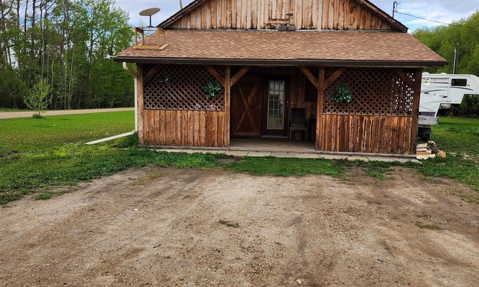 Division No. 11 Casa | Timber Frame Building in a Rural Setting.
