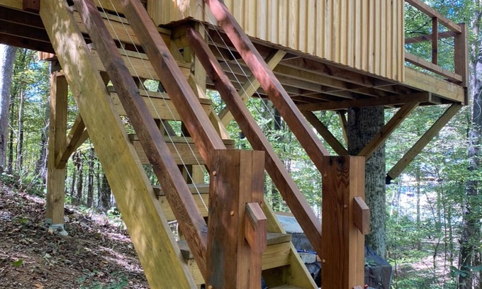 Juliette Cabina | Timber-frame treehouse along the Ocmulgee River; short drive from I-75