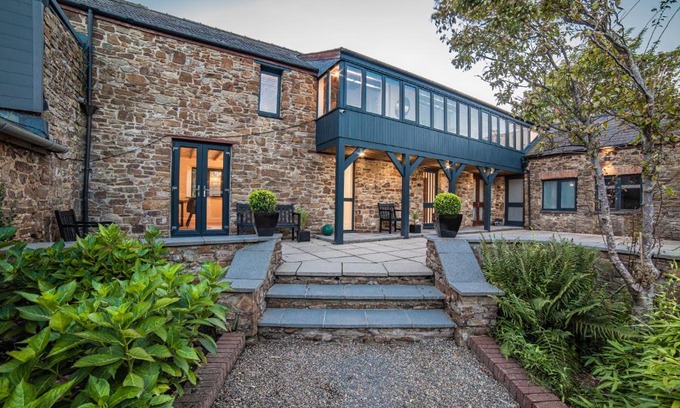 St Brides Casa | Timber Hill - Parkfields