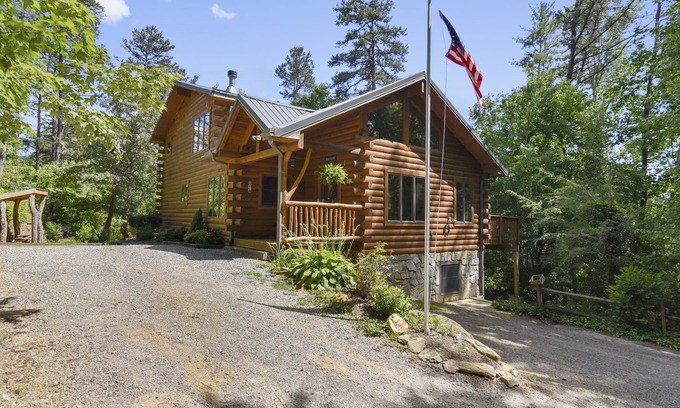 Clyde Cabina | Timber Hollow: 2 master suites en un rancho de bisontes.