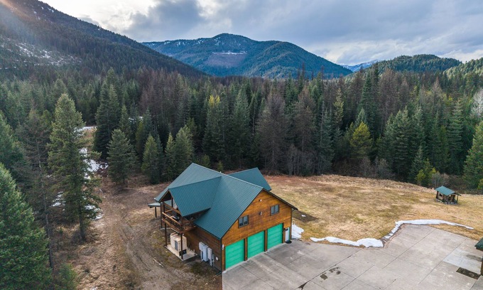 Trout Creek Casa | Timber Ridge Retreat-4 bedroom,2 bathroom home on ranch with great location!