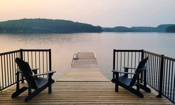 Muskoka Lakes Cabaña | Timber Rock Cottage - Lakeside in Muskoka