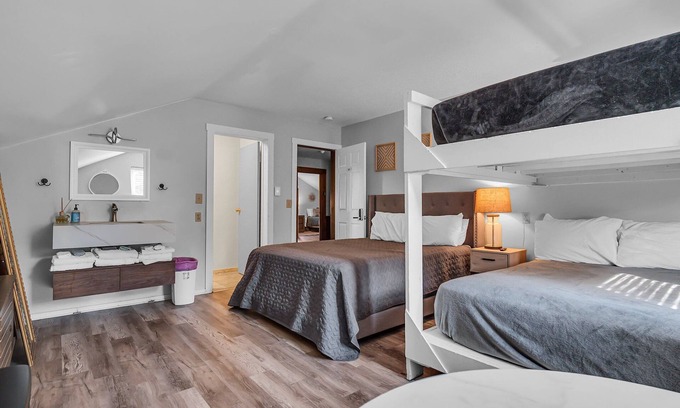 Ellicottville Cabina | Timberline Lodge - Downtown Ellicottville - Room 301