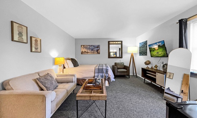 Ellicottville Cabina | Timberline Rentals - Downtown Ellicottville - Room 203