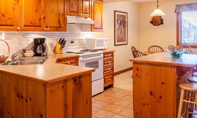 Sun Peaks Condominio | Timberline Village #38 By Bear Country