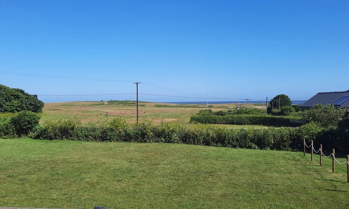 Weybourne Cabaña | TIMBERS, pet friendly, country holiday cottage in Weybourne