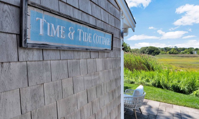 Barnstable Casa | Time and Tide Cottage - A Barnstable Village Retreat RPAM020
