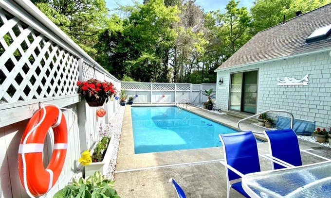 Mews Village Condominio | Time for a Capecation! Relax and Enjoy in our New Seabury Pool Villa