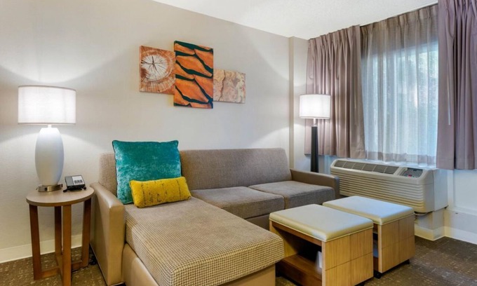 Kissimmee Hotel | Time for Adventure! Near Theme Parks, Pool, Free Breakfast