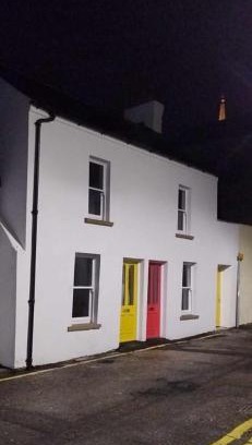 Carrickfergus Casa | Time Stands Still Cottage